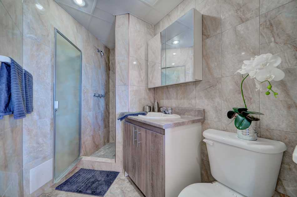 Notre-Dame-de-Grâce Place Sutton #7400 1112 - 3