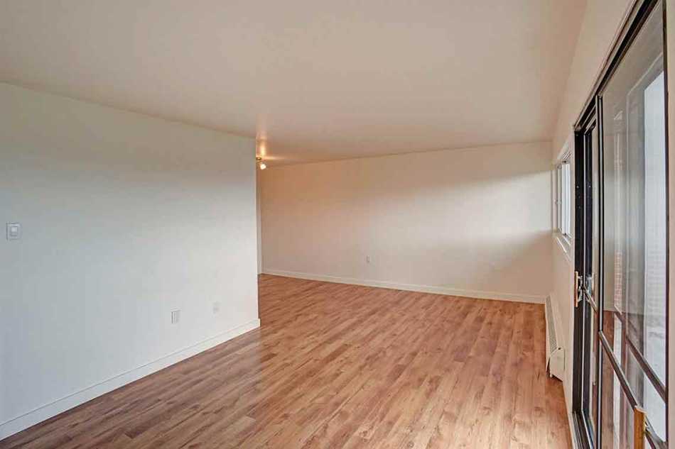 Ste-Foy (Cité-Universitaire) Place Versailles #2280 603 - 5