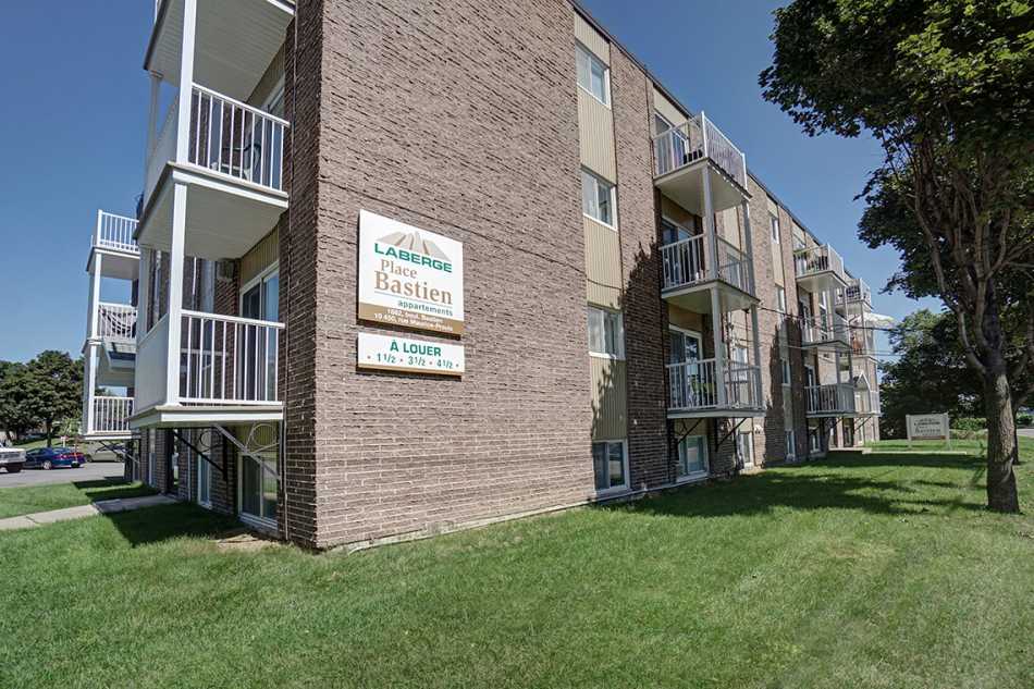 Neufchâtel Place Bastien #1882 4 1