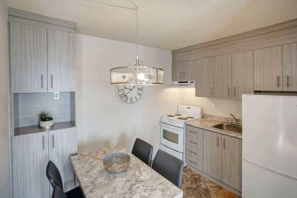 Ste-Foy (Cité-Universitaire) Le Central #735 401 - 1