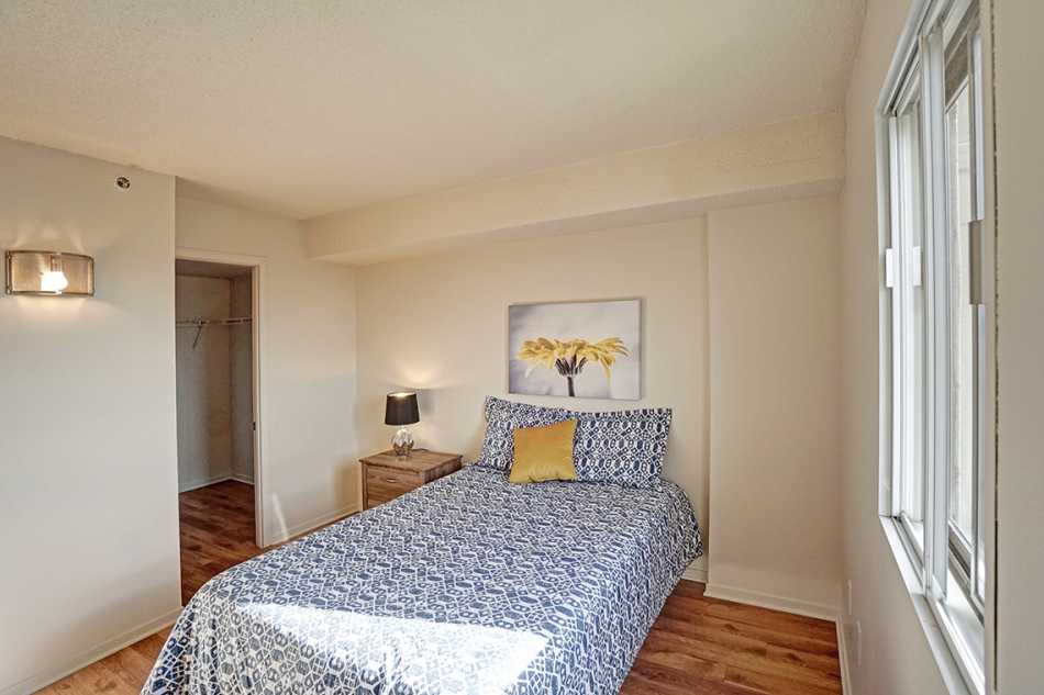 Ste-Foy (Cité-Universitaire) Le Central #735 401 - 6