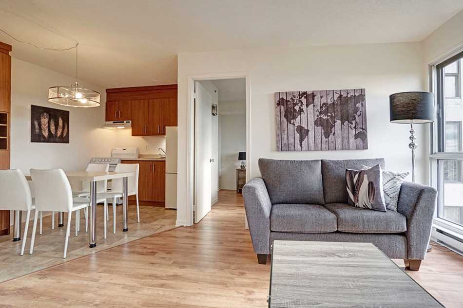 Ste-Foy (Cité-Universitaire) Le Central #735 401 - 9