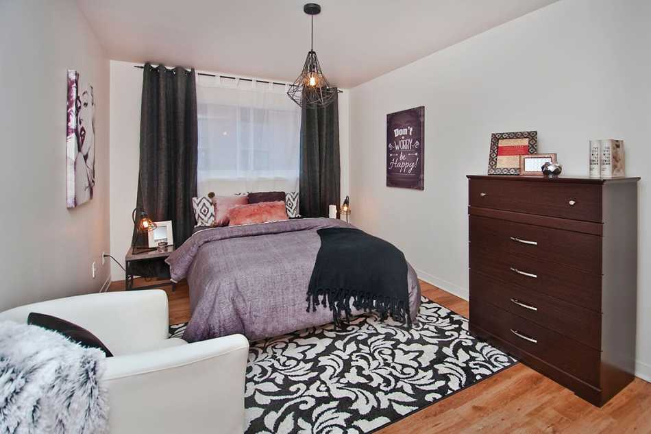 Ste-Foy (Cité-Universitaire) Place Belmont Haut #794 403 - 6