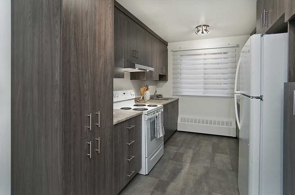 Ste-Foy (Cité-Universitaire) Place Mackay #2208 3 - 1