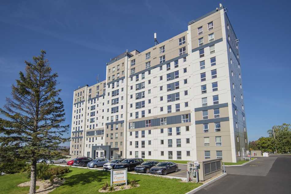 Ste-Foy (Cité-Universitaire) Le Central #735 401 1